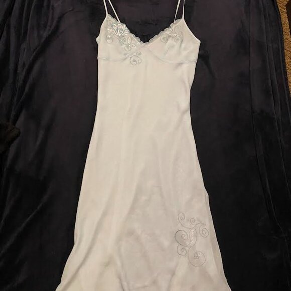 Embroidered sky blue Y2K slip dress (size large) - Picture 2 of 5